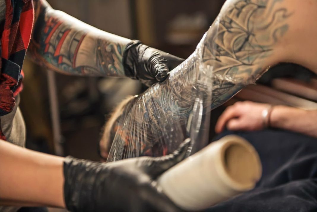 Combien de temps faut-il à un tatouage pour qu’il guérisse ?