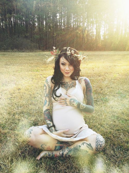c914eadbfaaca33f3a0273570c4d39411 - Peut-on se faire tatouer lorsque l’on est enceinte ?