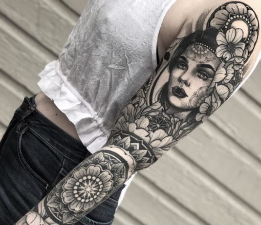tatouage de femmes sur bras complet