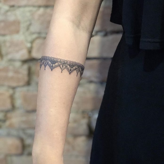 13 8 - 100 idées de Tatouages Bracelet pour Femme