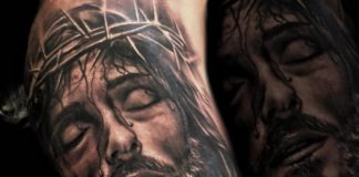 Tatouage de croix pour homme