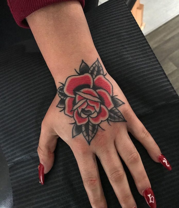 65 - 100 Tatouages Rose pour Femme