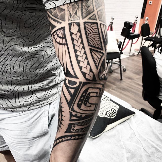 91 17 - 150 Tatouages Maori